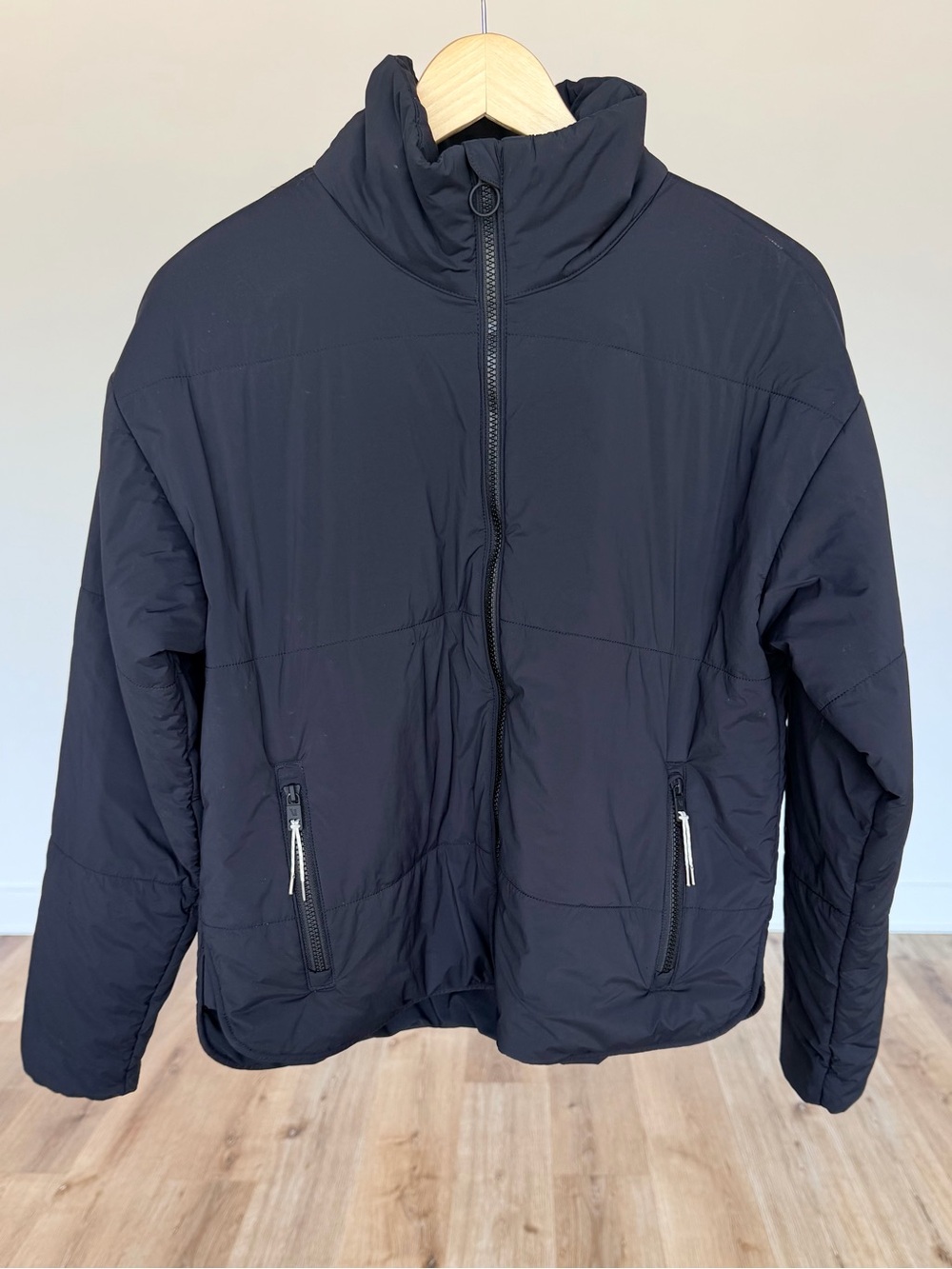 Vuori Canyon Insulated Jacket Black Size M – MSRP $188 EUC